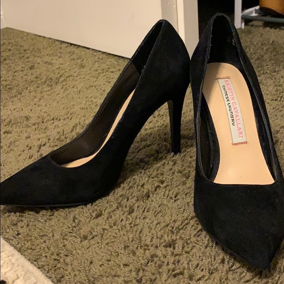Size women’s 7.5 Chinese Laundry black suede pumps - Picture 2 of 2
